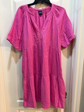 GAP NWT Hot Pink Textured Tiered V-Neck Dress MEDIUM
